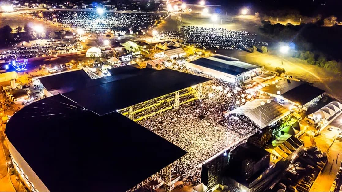 Recinto de eventos com grande público — caso típico de exigência de AVCB